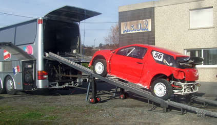 Original : Un véhicule dans un bus !