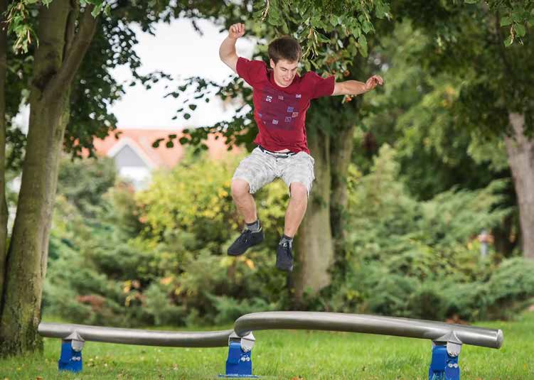 Application des éléments Rosta pour les aires de jeux Application des éléments Rosta pour les aires de jeux