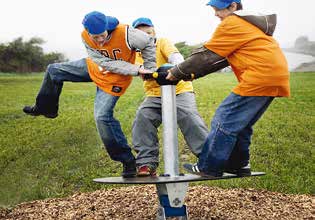 Application des éléments Rosta pour les aires de jeux Application des éléments Rosta pour les aires de jeux